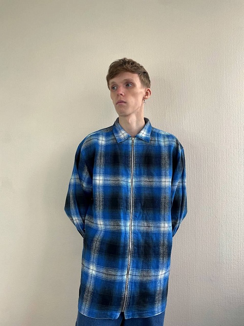 Лёгкая клетчатая куртка на молнии 