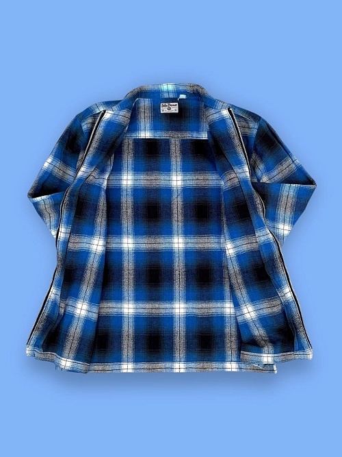 Лёгкая клетчатая куртка на молнии 