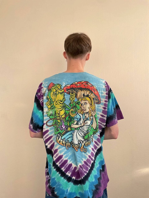 Футболка «Alice’s Adventures in Wonderland» от «Liquid Blue» 