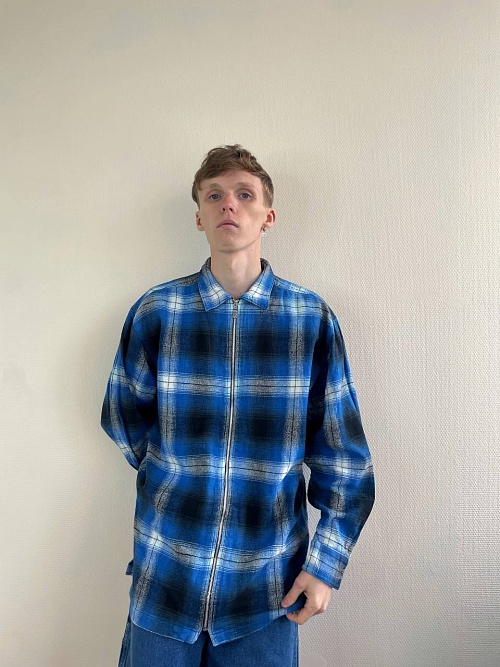 Лёгкая клетчатая куртка на молнии 