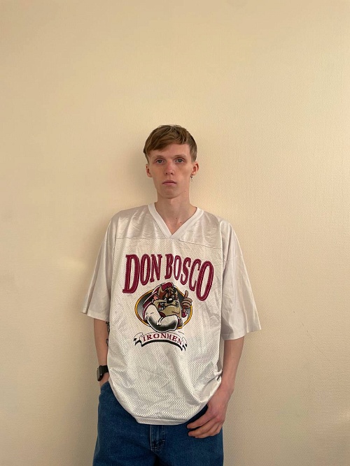 Джерси 1996 года «Don Bosco» с Тасманским Дьяволом из «Looney Tunes»