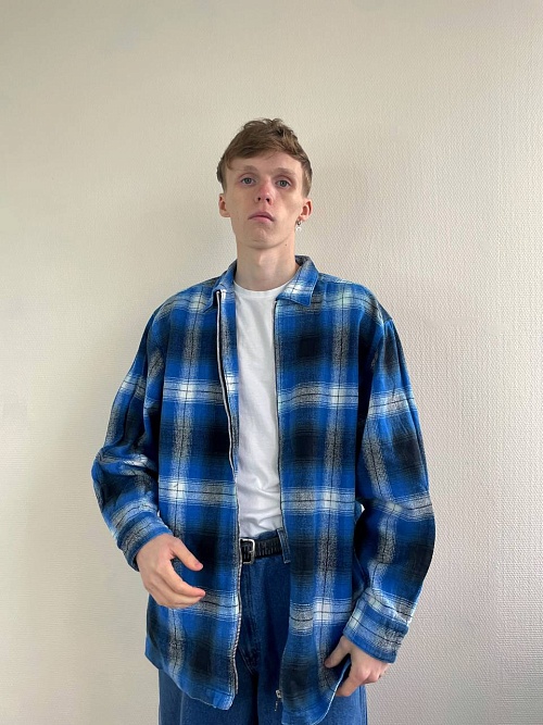 Лёгкая клетчатая куртка на молнии 